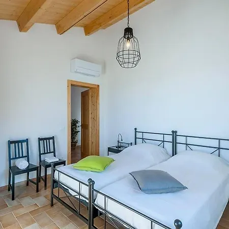Due Splendide E Luminose Recentemente Ristrutturate! Villa *