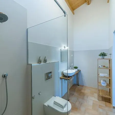 Villa Due Splendide E Luminose Recentemente Ristrutturate! *